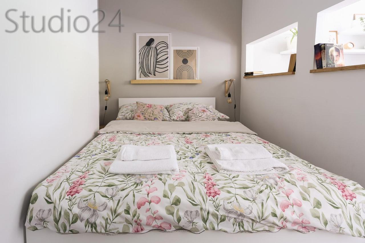 24 Apartment *